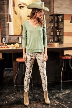 Jean FREEMAN PORTER ALEXA CROPPED Colibri