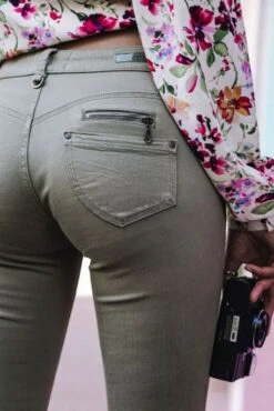 Jean FREEMAN T.PORTER ALEXA CROPPED Magic Color Olivine -Magasin De Vêtements De Mode Pour Femmes freeman porter 23039 3