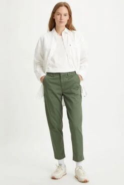 Levis Pantalon LEVI'S® CHINO ESSENTIEL Thyme 11 Levis Pantalon LEVI'S® CHINO ESSENTIEL Thyme -Magasin De Vêtements De Mode Pour Femmes levis a4673 00 03 1