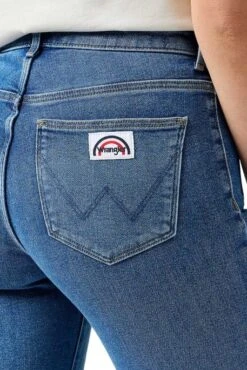 Jean WRANGLER FLARE Raven -Magasin De Vêtements De Mode Pour Femmes wrangler 112332419 4