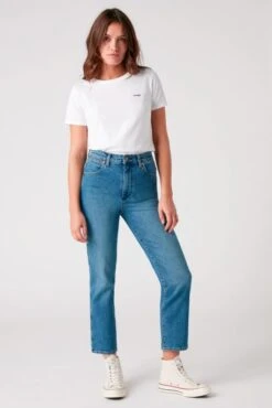 Jean WRANGLER WILD Mid Blue 9 Jean WRANGLER WILD Mid Blue -Magasin De Vêtements De Mode Pour Femmes wrangler 21408 1